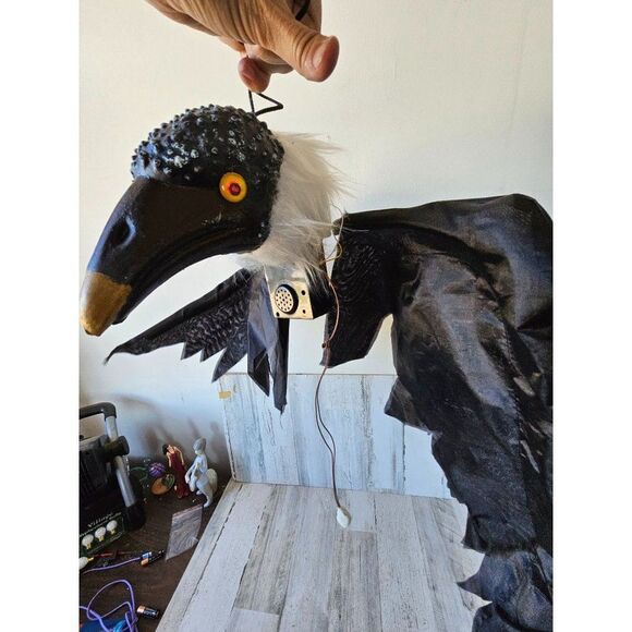 Animated crow bird Halloween prop hanging unique - Picture 9 of 9